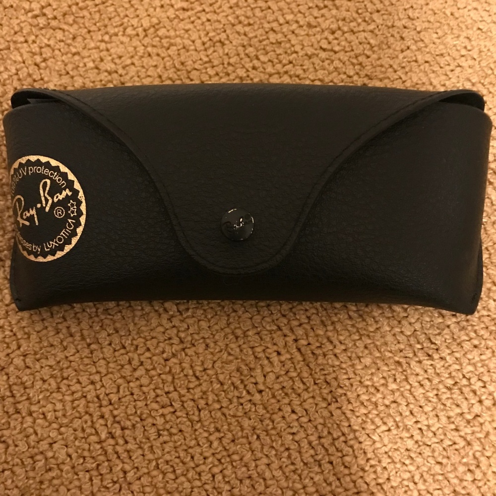 Ray-Ban Sunglasses - Picture 3 of 4